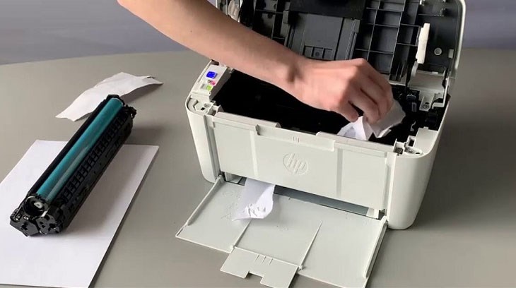 Loại bỏ giấy vụn khỏi máy in